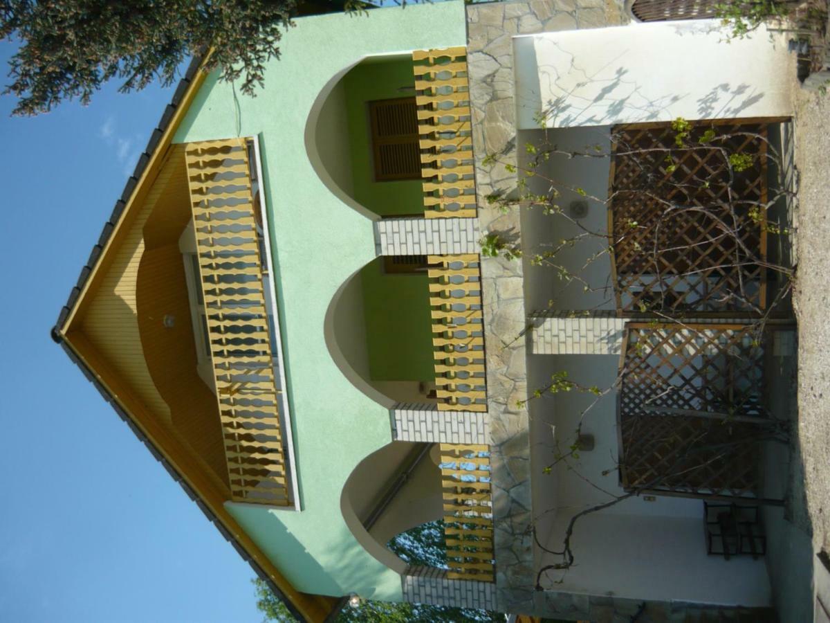 Kaman Pince Apartment Alsopahok Exterior photo